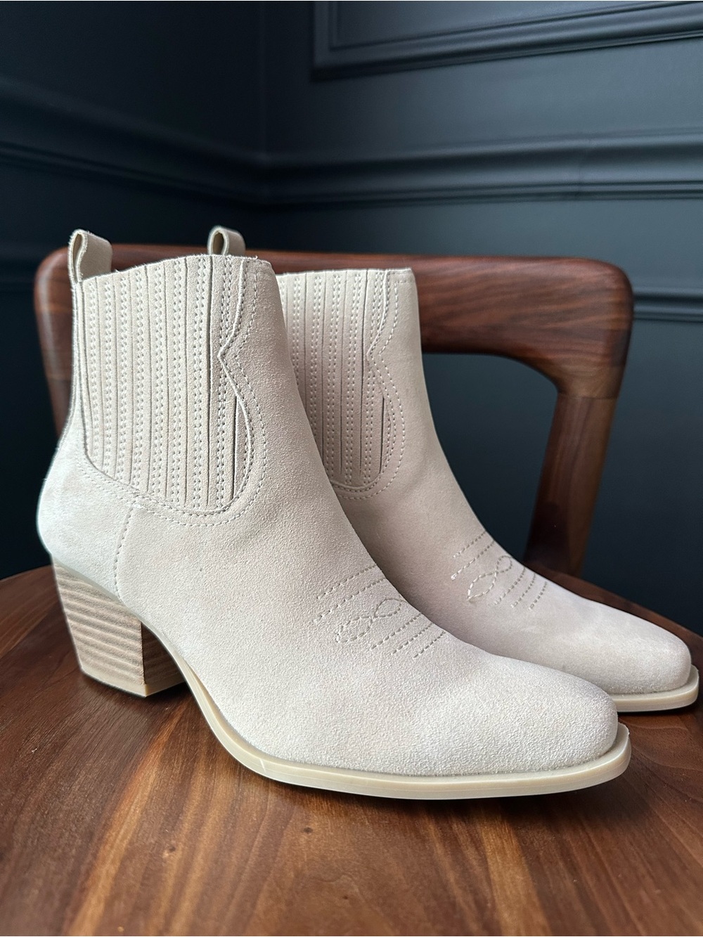 DOLCE VITA Womens Cream Suede Western Ankle Boots - Neutral Chelsea Style -7.5